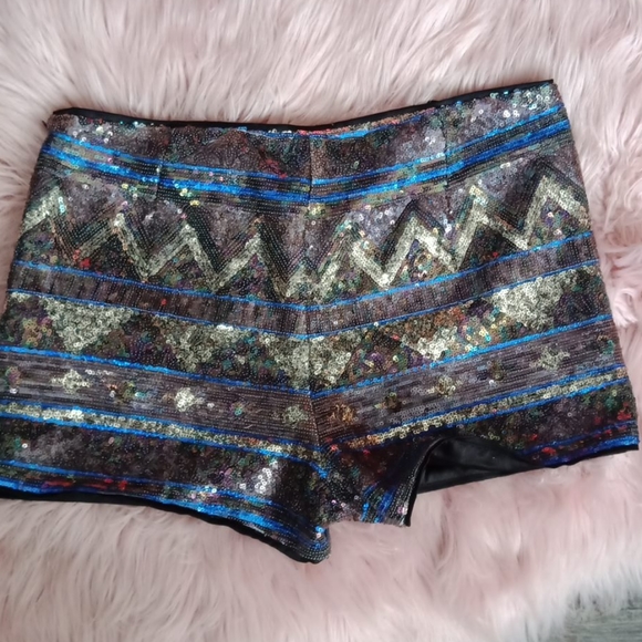 Shorts - Picture 6 of 14